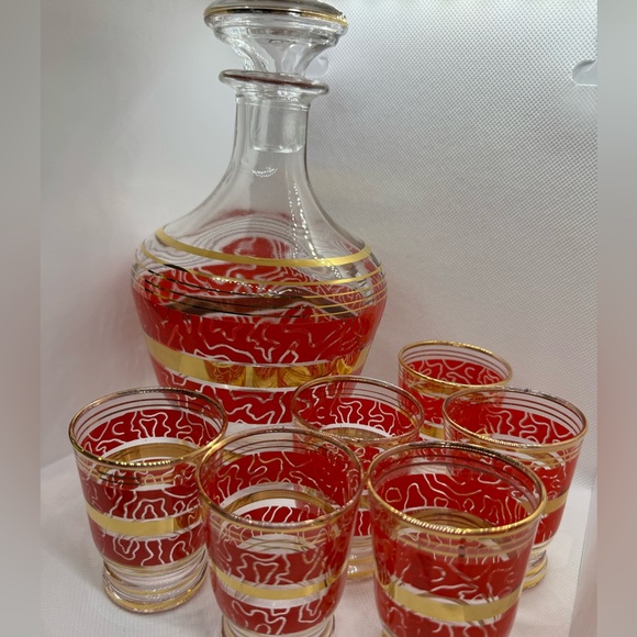 Chic MCM red and gold decanter with 6 shot glasses. - Picture 4 of 10